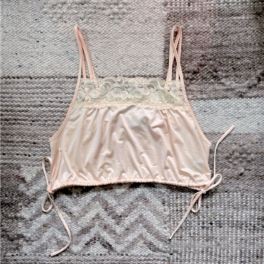 UO Pale Peach Lace Cropped Camisole | Perfect Condition